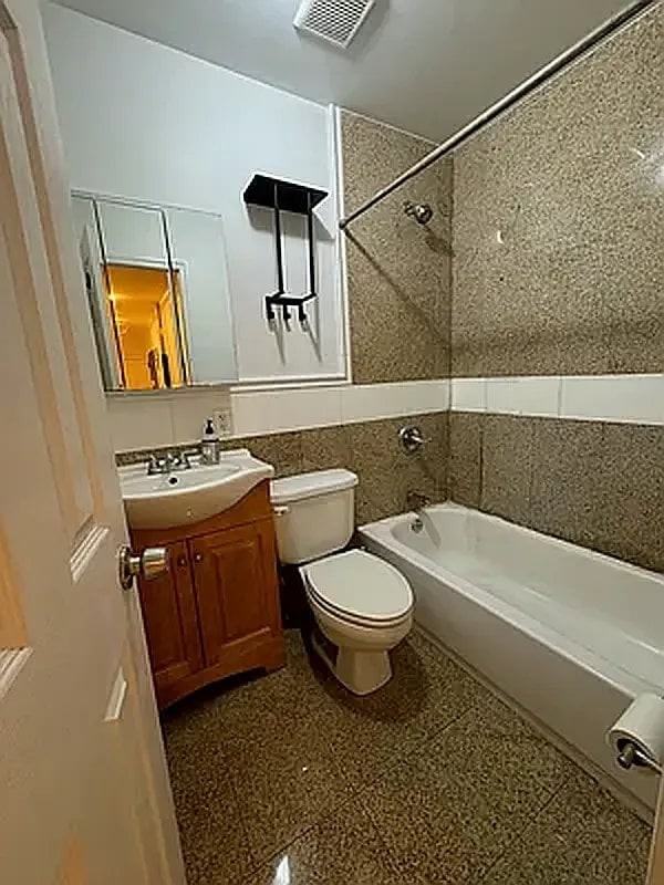289 21st St #2L - Photo 6 of 6
