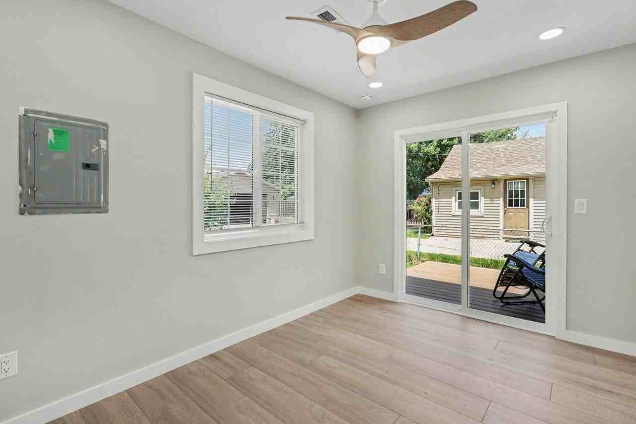 319 Dunham St - Photo 5 of 21