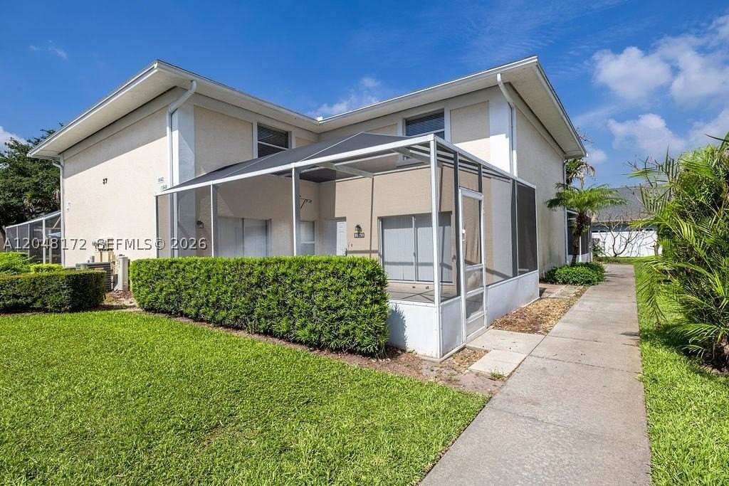 1542 N Lawnwood Cir #37D