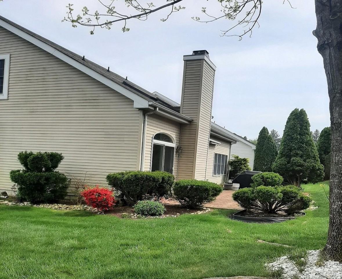 52 Westminster Dr - Photo 3 of 33