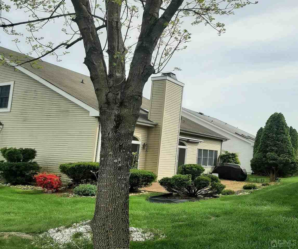 52 Westminster Dr - Photo 4 of 33