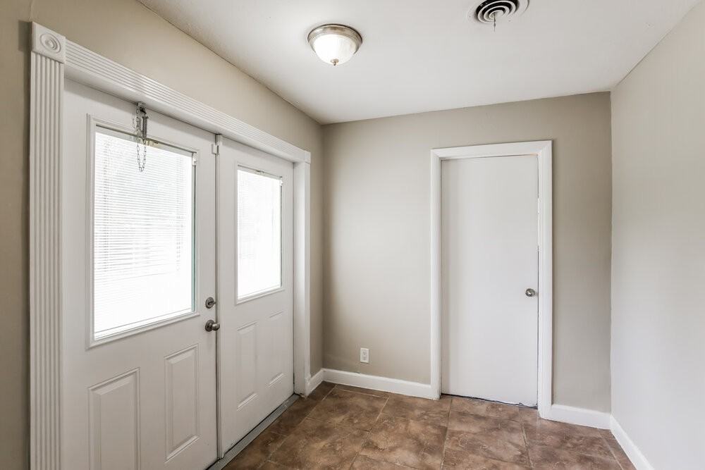 1515 Nw 7th Ter - Photo 5 of 16