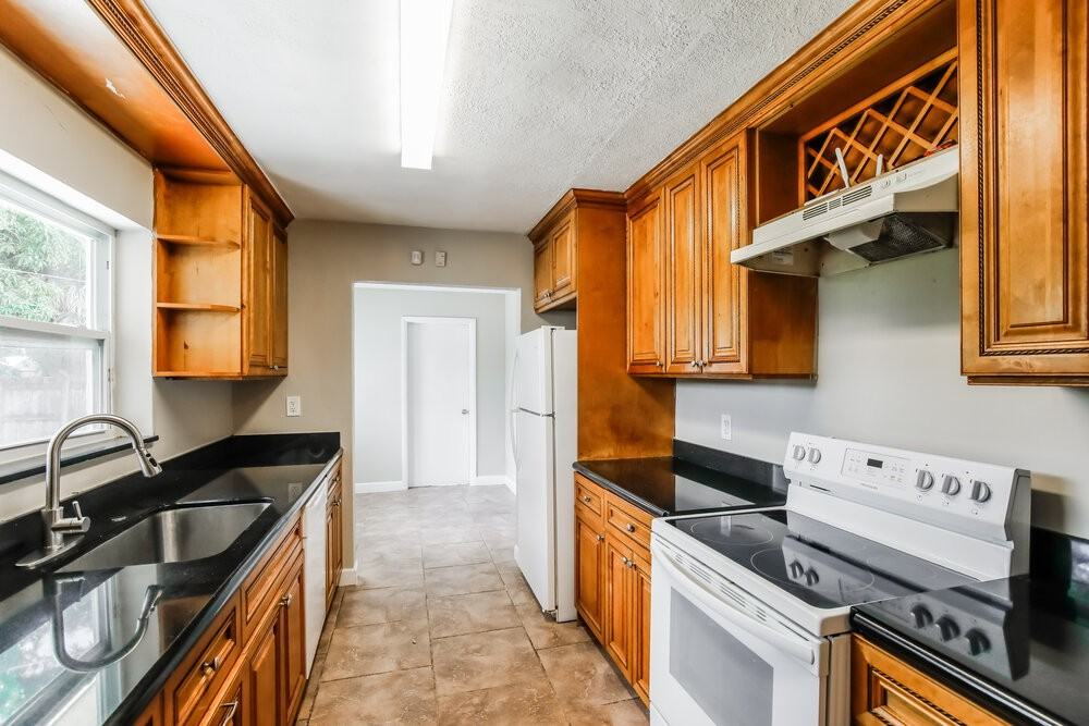 1515 Nw 7th Ter - Photo 6 of 16