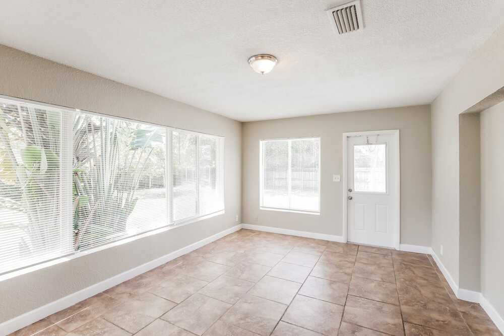 1515 Nw 7th Ter - Photo 7 of 16