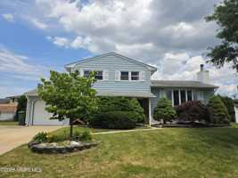 featured image of 42 Richards Dr