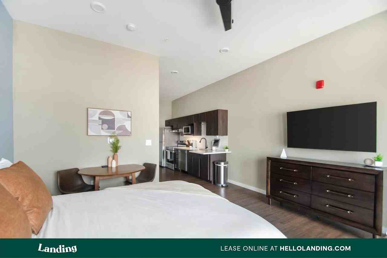 1364 E Battlefield Rd - Photo 3 of 50