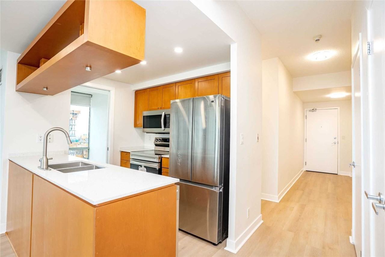 81 Navy Wharf Court - Photo 5 of 24