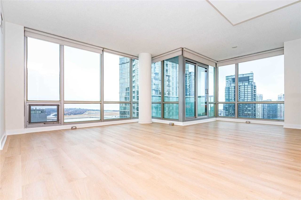 81 Navy Wharf Court - Photo 6 of 24