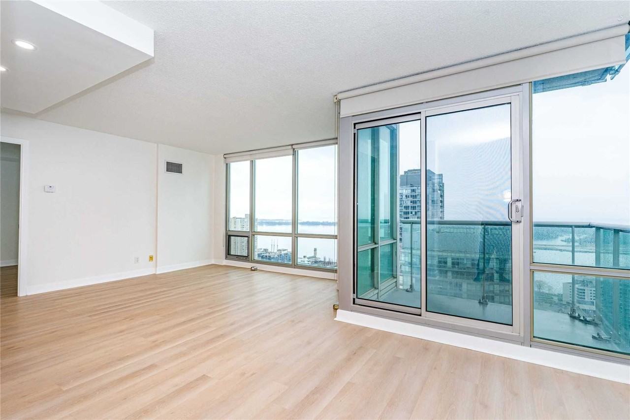81 Navy Wharf Court - Photo 7 of 24