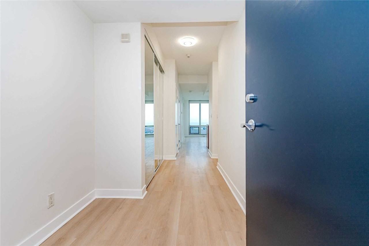 81 Navy Wharf Court - Photo 4 of 24