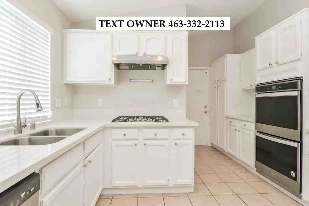 1852 Vista Pointe Avenue - Photo 3 of 9
