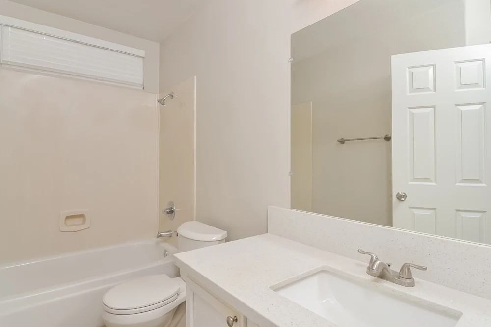 1852 Vista Pointe Avenue - Photo 4 of 9