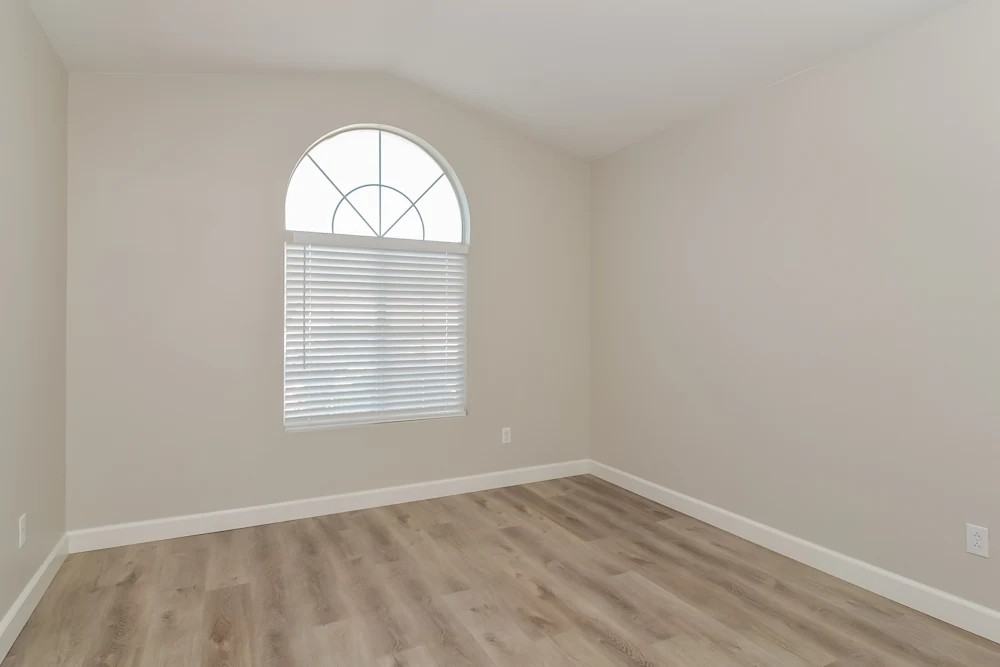 1852 Vista Pointe Avenue - Photo 6 of 9