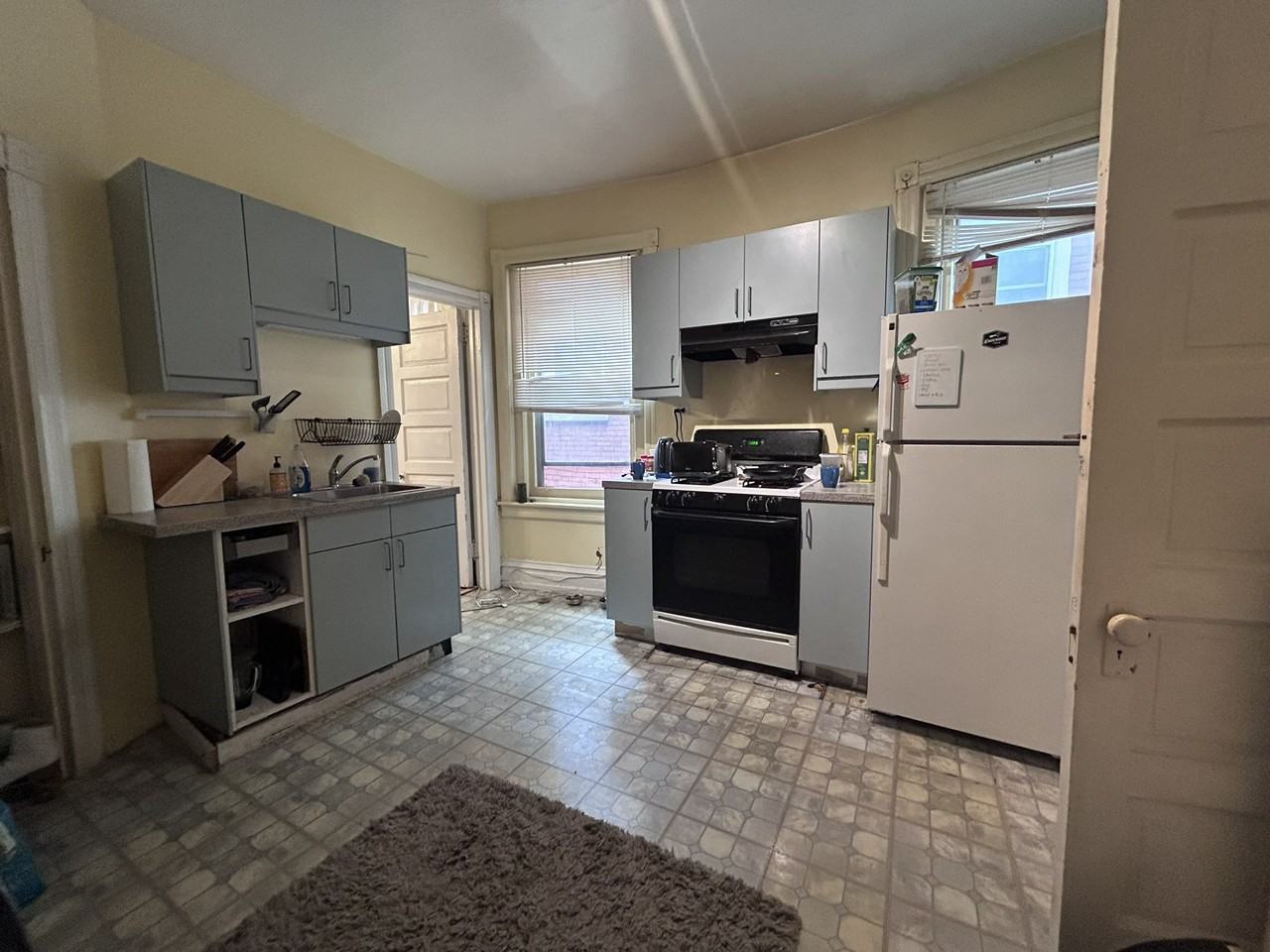4330 Pine Street #2R - Photo 3 of 5