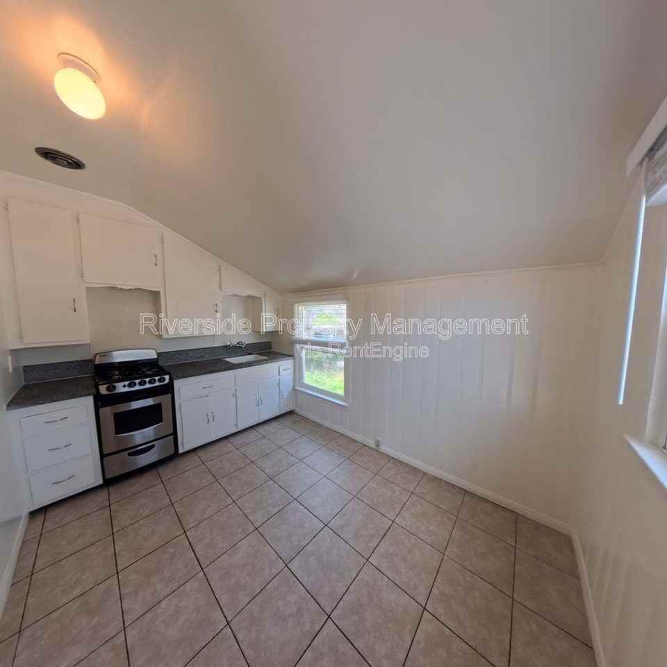 3939 Twining St #B - Photo 4 of 10