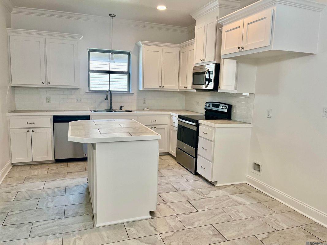 10836 Field Pointe Dr - Photo 2 of 12
