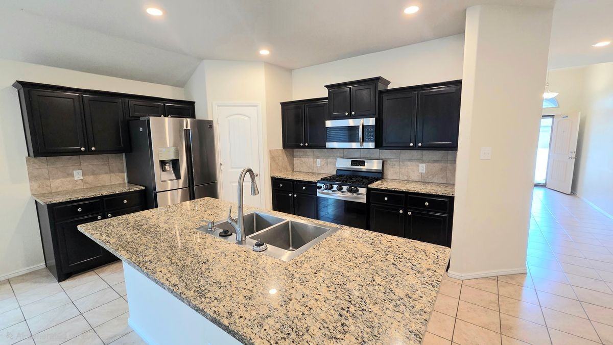 8433 Comanche Springs Dr - Photo 3 of 21