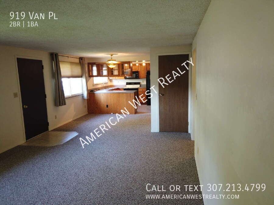 919 Van Pl - Photo 4 of 10