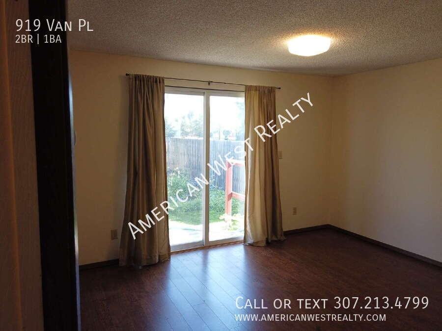 919 Van Pl - Photo 7 of 10
