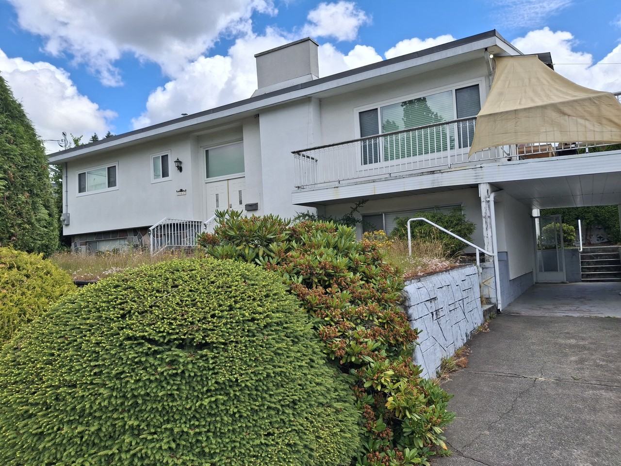 343 Richard Street - Photo 2 of 9