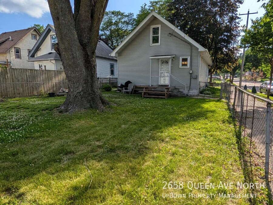 2658 Queen Ave N - Photo 2 of 19