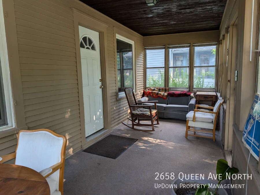 2658 Queen Ave N - Photo 6 of 19