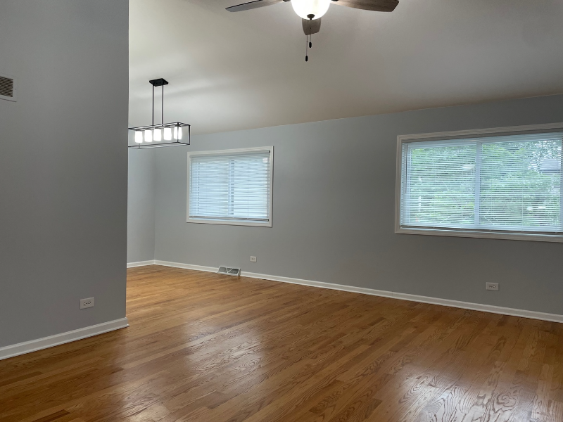 29W412 Thornwood Ln - Photo 2 of 10