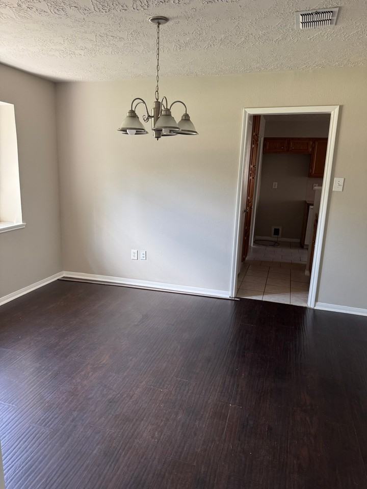 9706 Galston Ln - Photo 4 of 20
