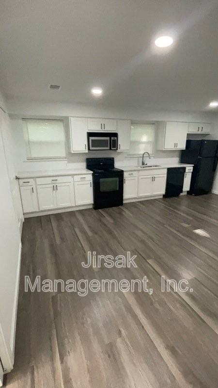 241 3rd St Ne - Photo 2 of 3