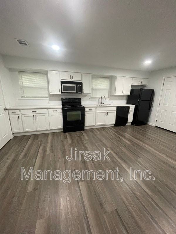 241 3rd St Ne - Photo 3 of 3