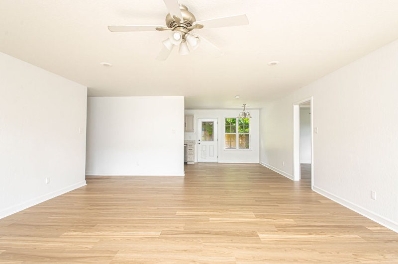 315 Autumn Dr - Photo 2 of 20
