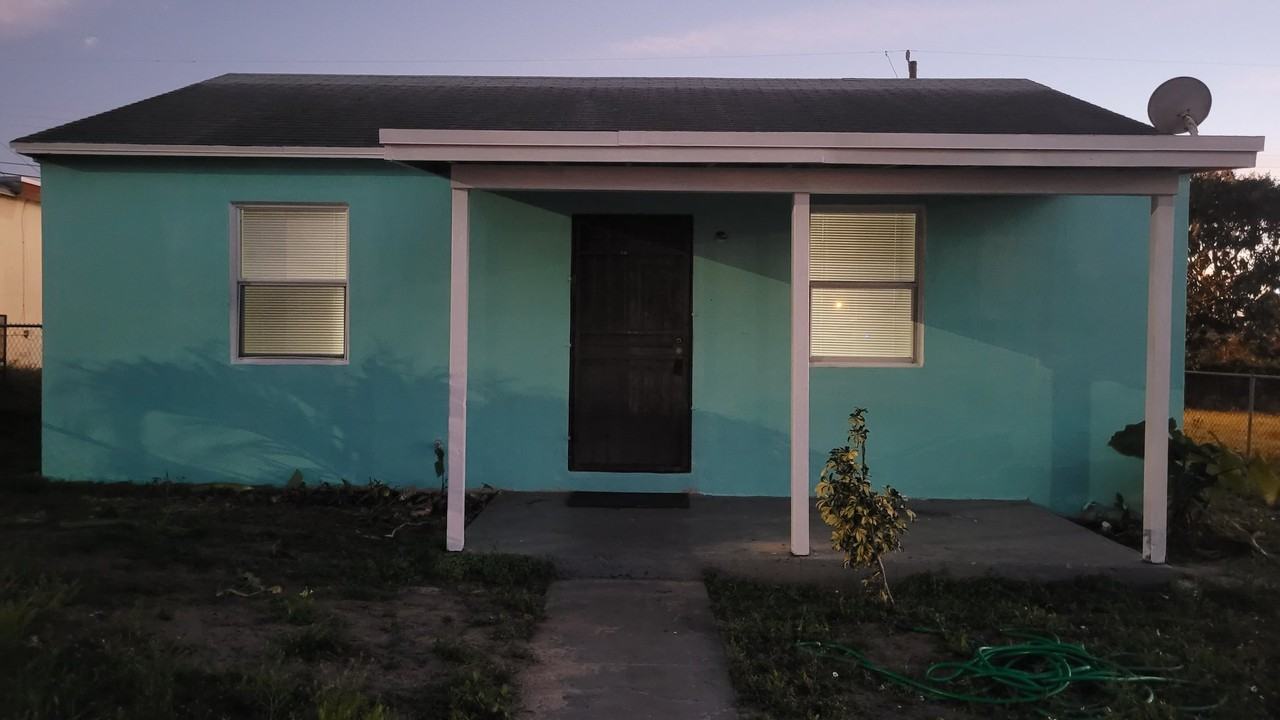 857 W 5th St - Photo 4 of 18