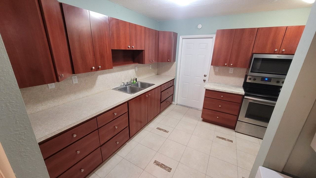 857 W 5th St - Photo 6 of 18