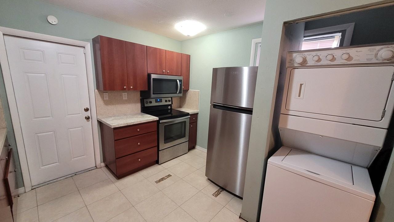 857 W 5th St - Photo 7 of 18