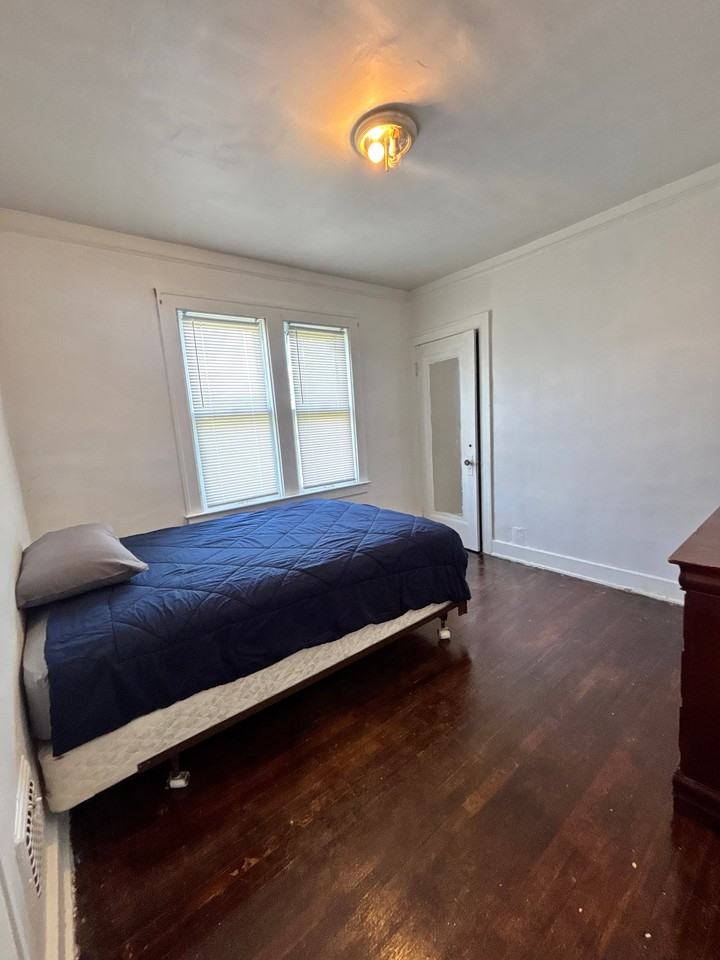 3954 Saint Clair St #2 - Photo 5 of 7
