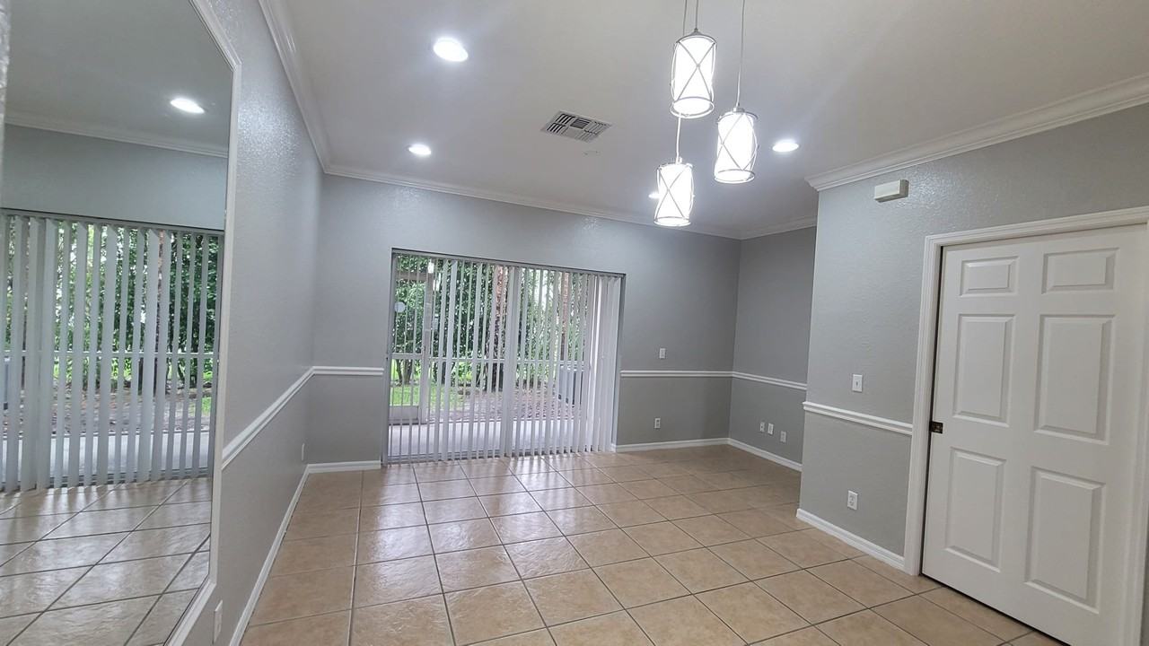 10077 Lone Cypress St - Photo 2 of 9