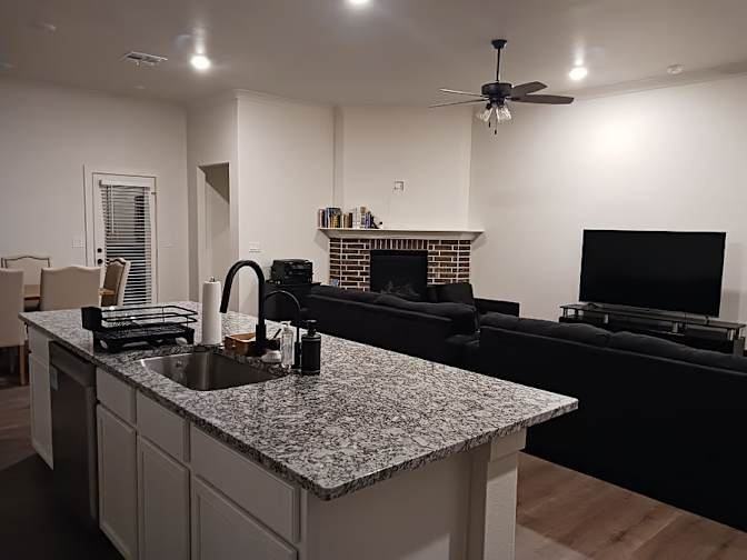 2049 Dove Ave - Photo 3 of 13