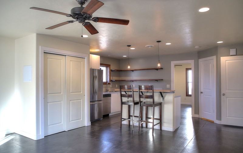 614 24th St - Photo 5 of 24