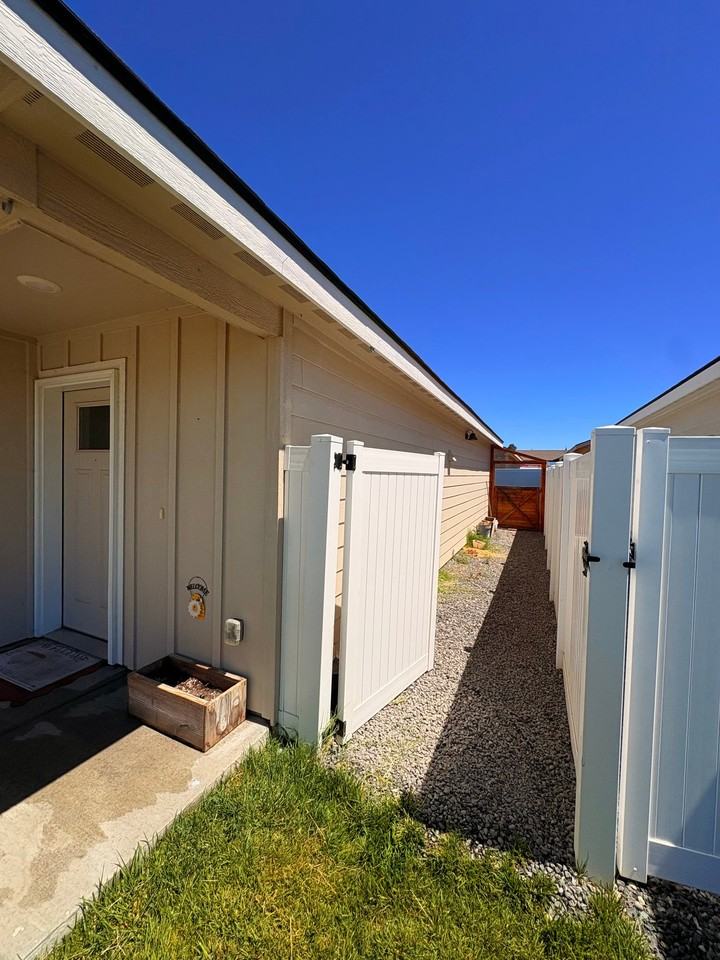 650 Tinley St - Photo 2 of 10