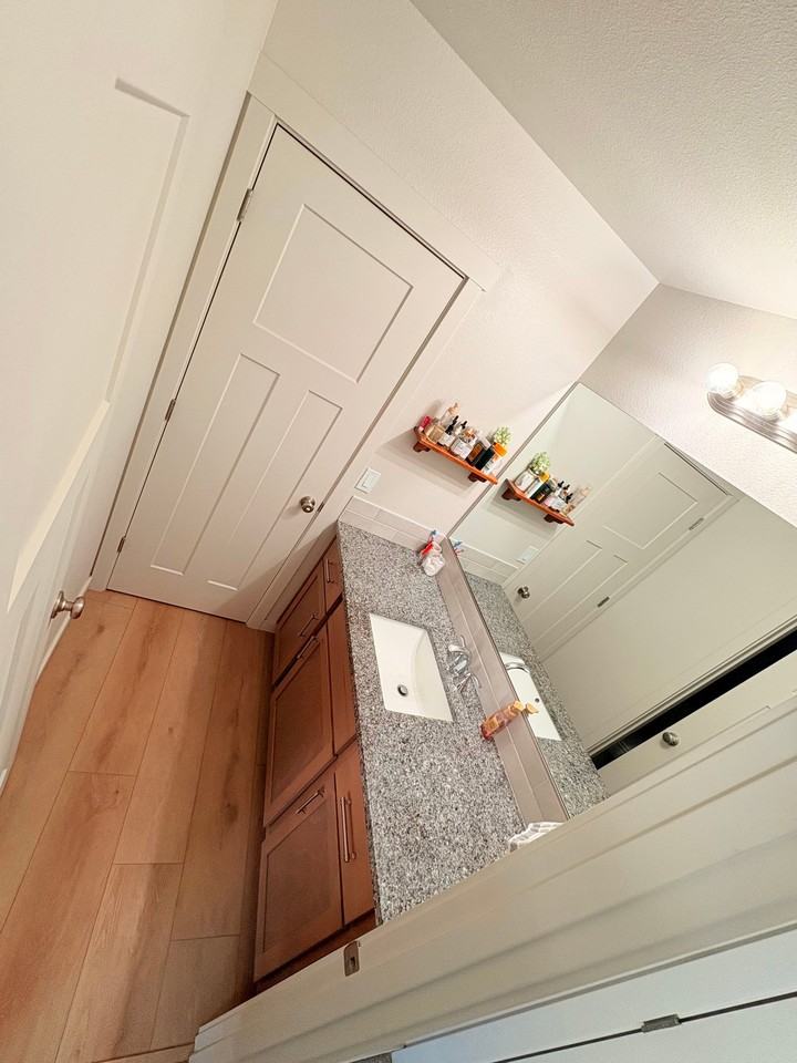 650 Tinley St - Photo 3 of 10