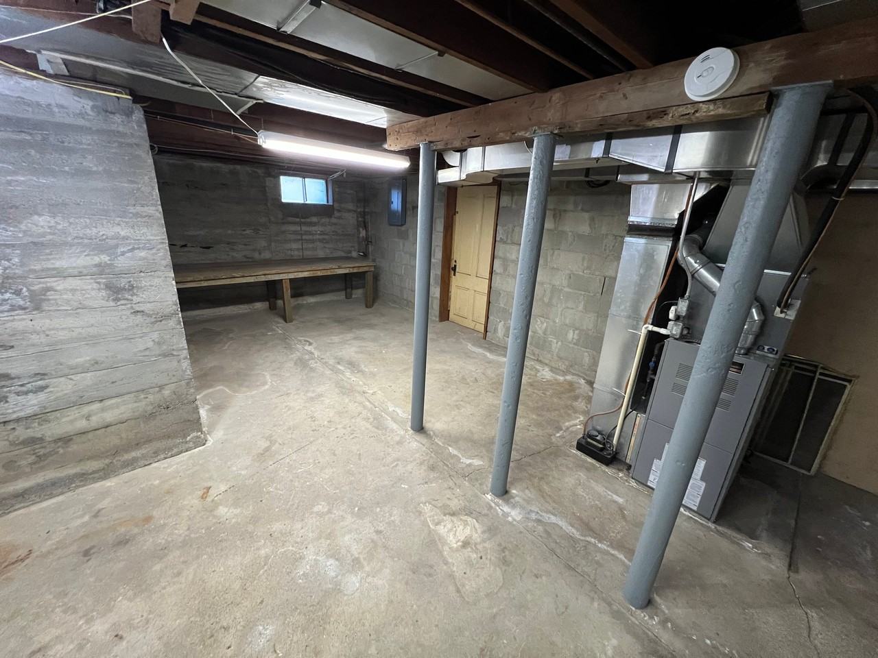 817 Spruce St - Photo 3 of 12