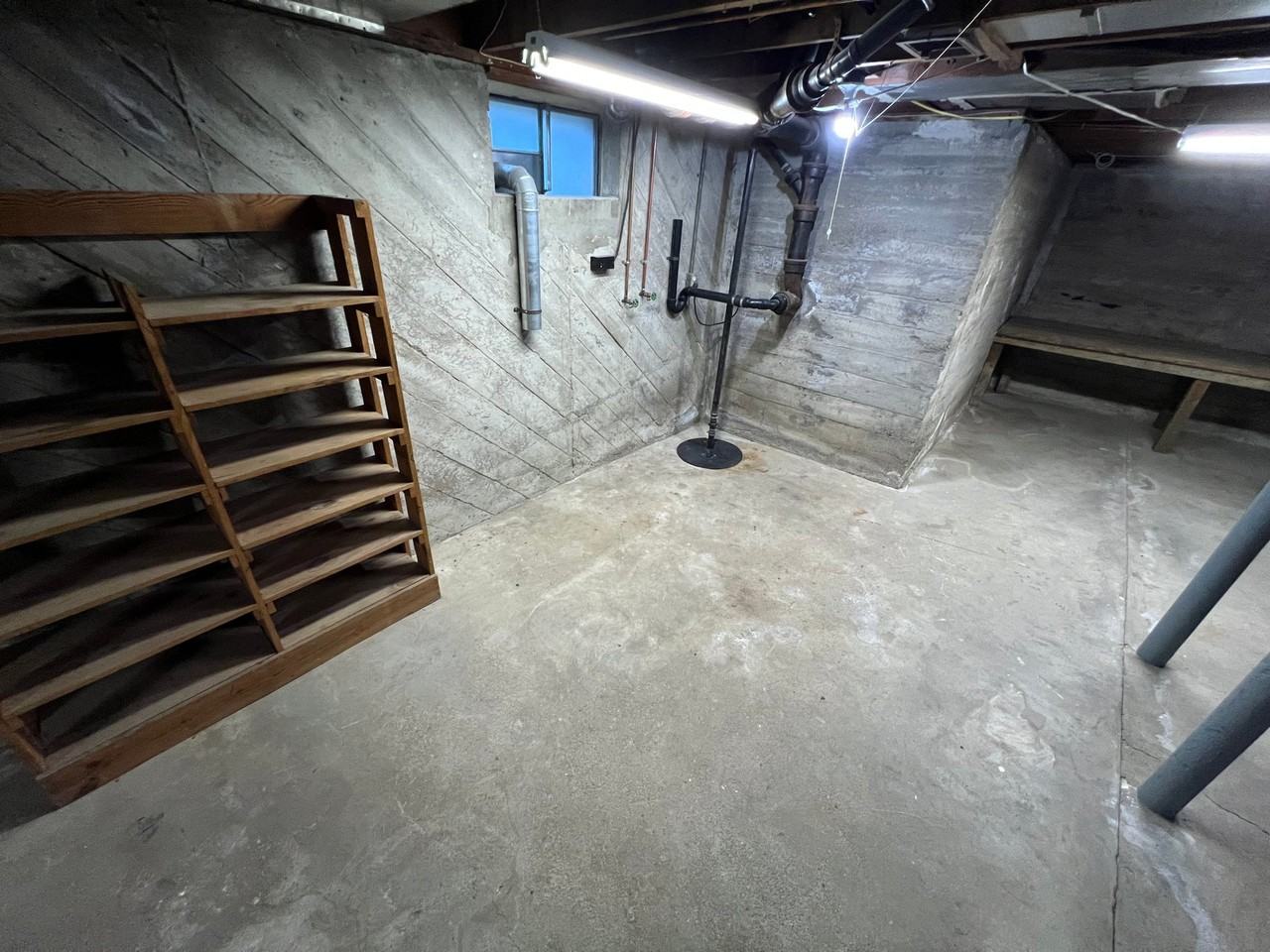 817 Spruce St - Photo 4 of 12