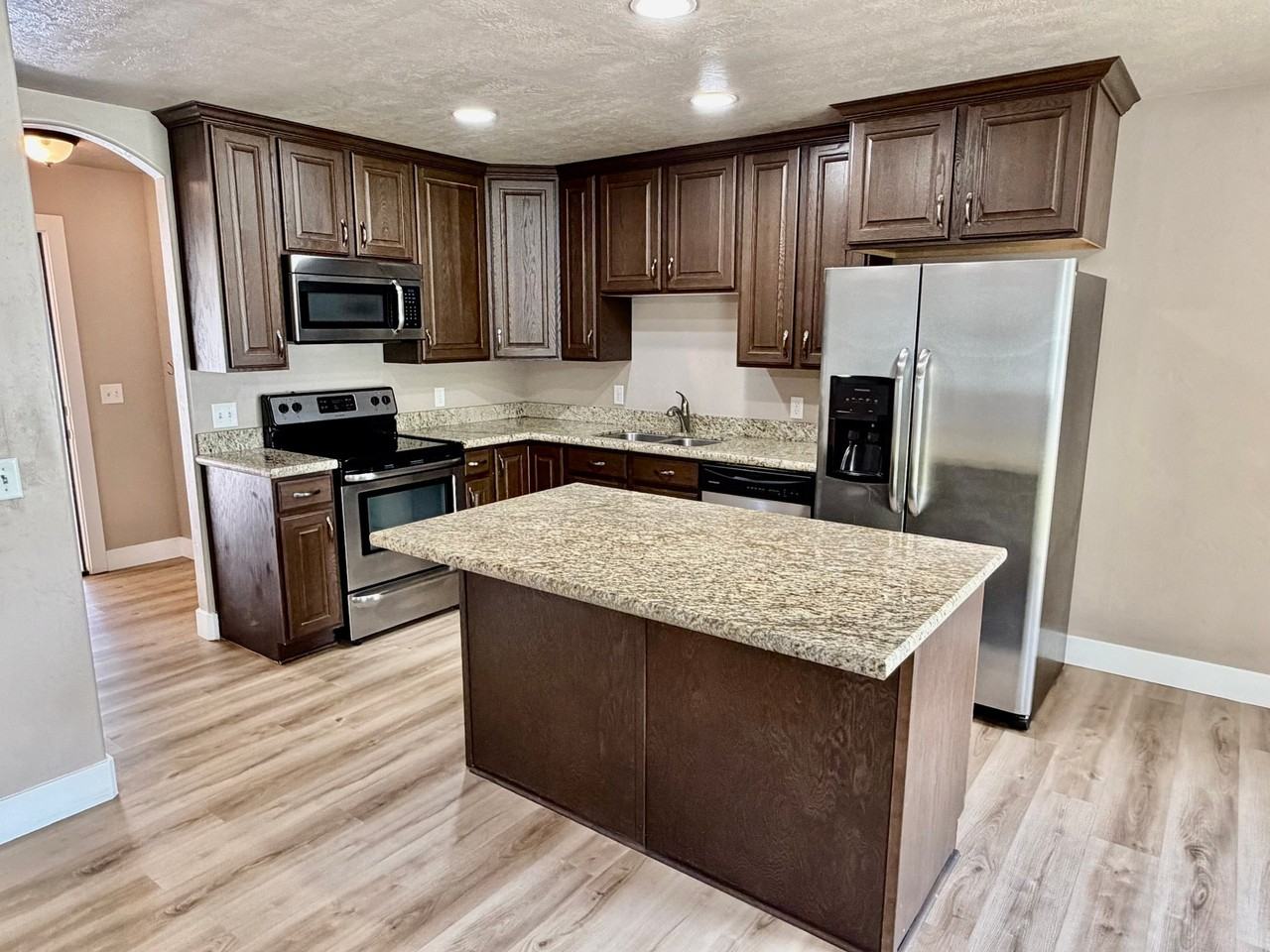 3993 East Pl - Photo 4 of 17