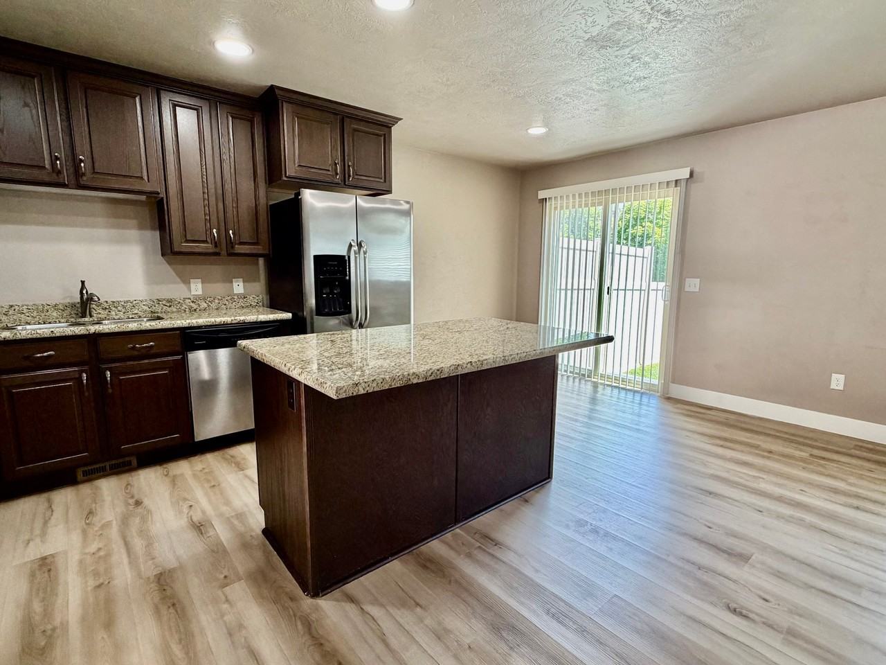 3993 East Pl - Photo 5 of 17