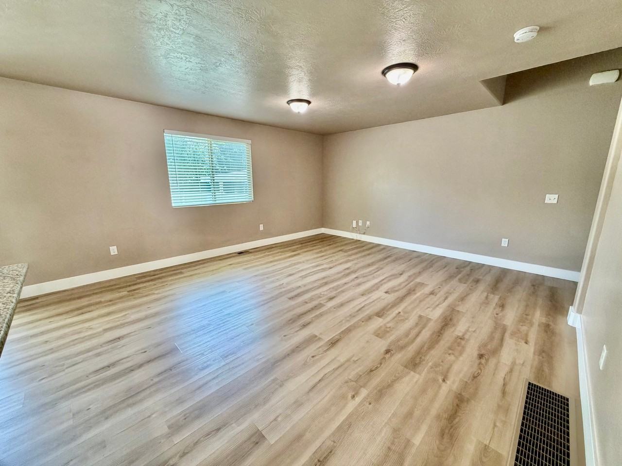 3993 East Pl - Photo 6 of 17