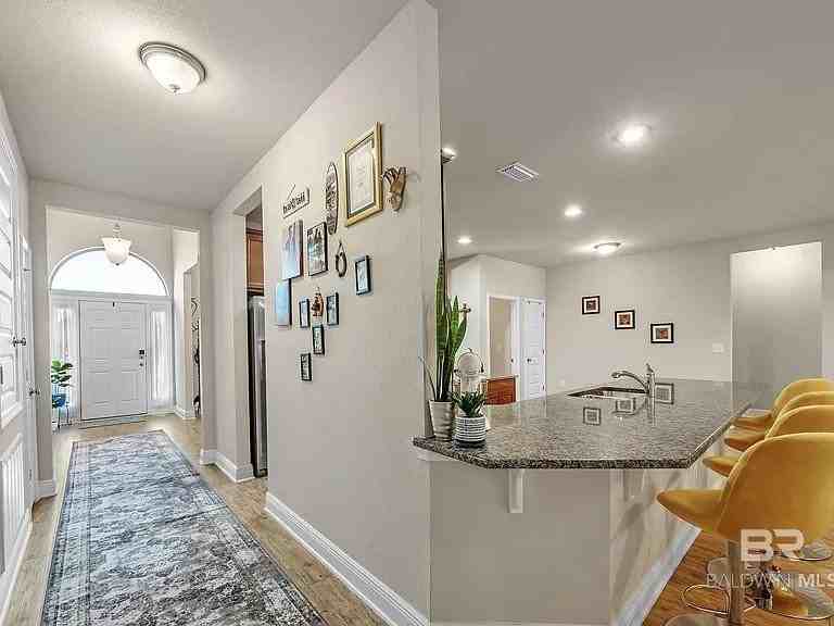 335 Thornhill Cir - Photo 5 of 20