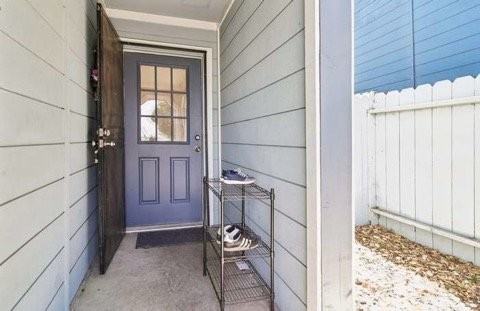 874 Pine St - Photo 2 of 20