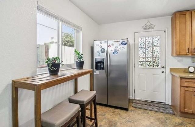 874 Pine St - Photo 7 of 20