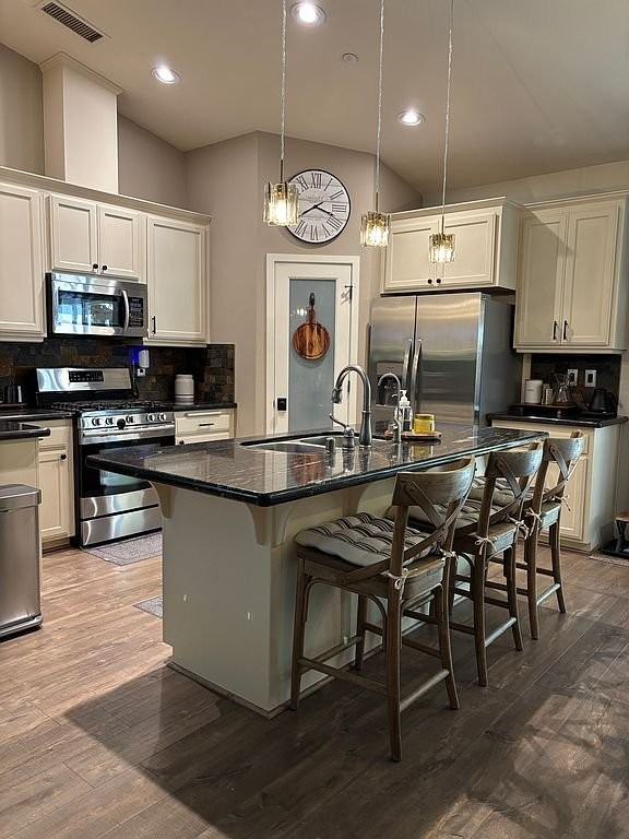 2550 Valhalla Pl - Photo 4 of 17