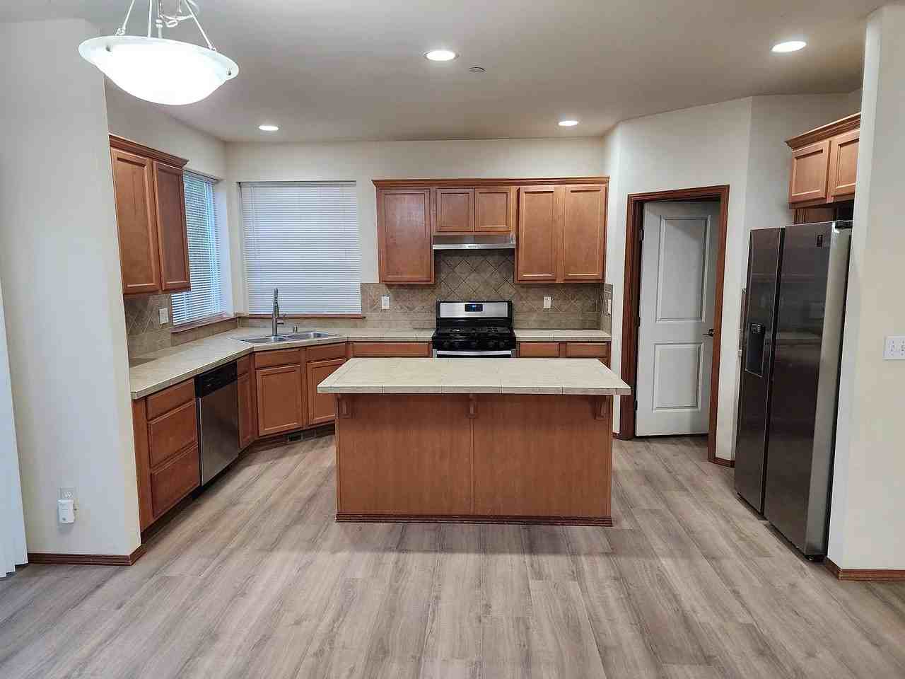 12514 28th Ave W - Photo 3 of 20
